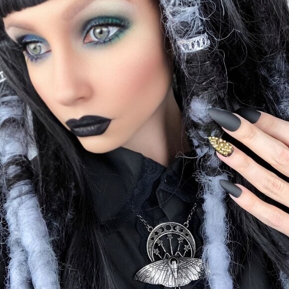 Death Moth Quartz Pendant – Restyle ✦ Moon Phases ✦ Raw Arrowhead ✦ Black/Silver - Picture 9 of 12